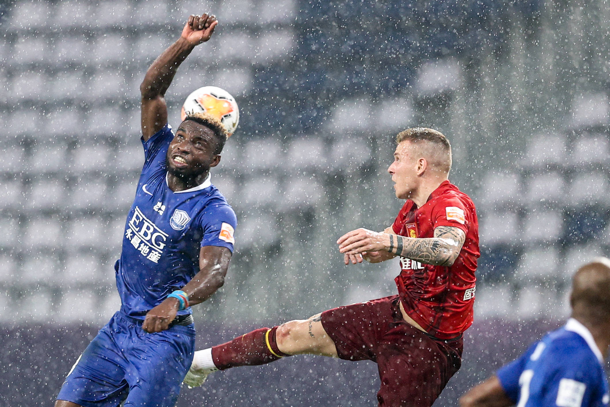 保级之争绿地爆发,比赛胜负未决 保级之争绿地爆发,比赛胜负未决