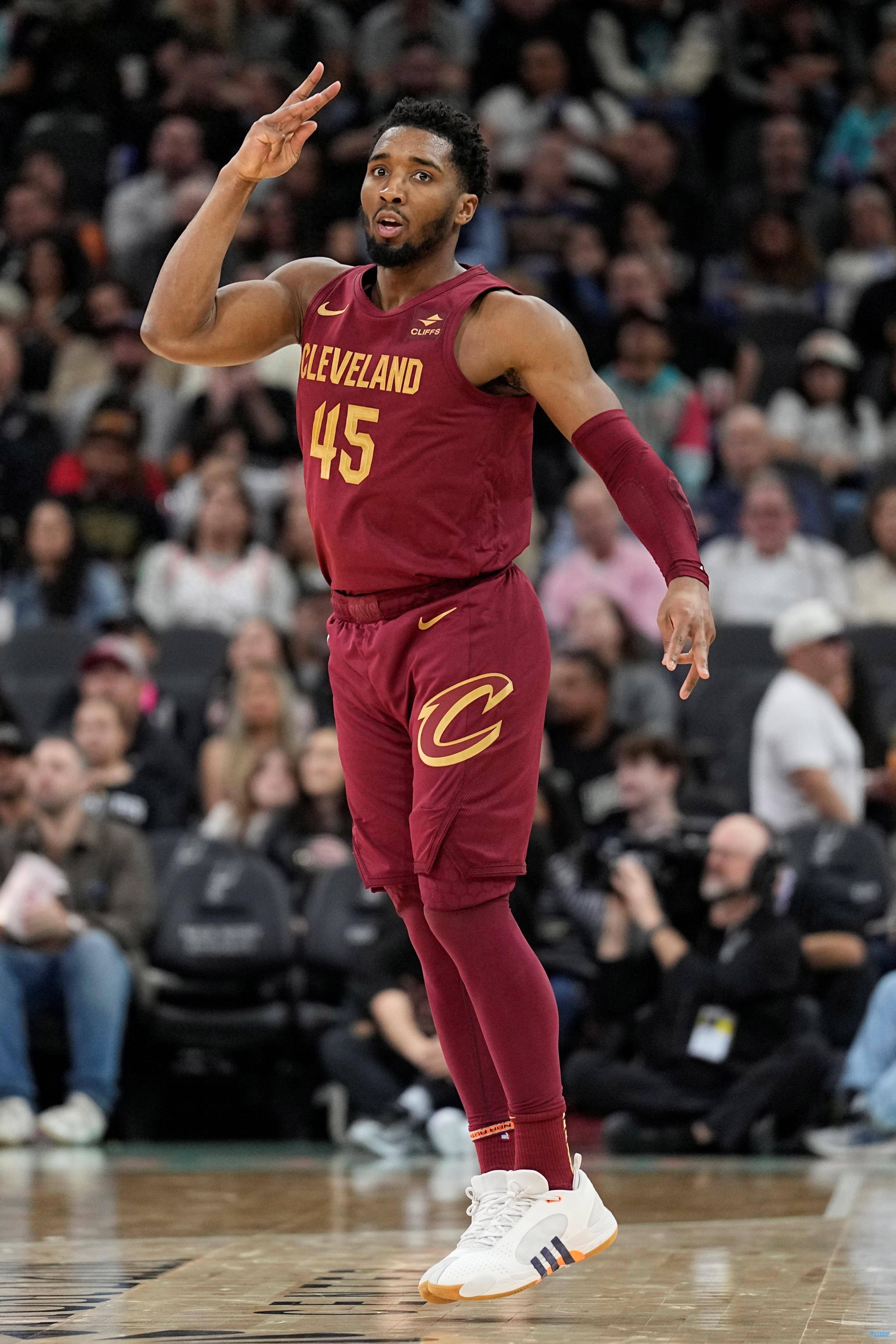 关于雄鹿队新秀表现神勇，助球队连胜的信息