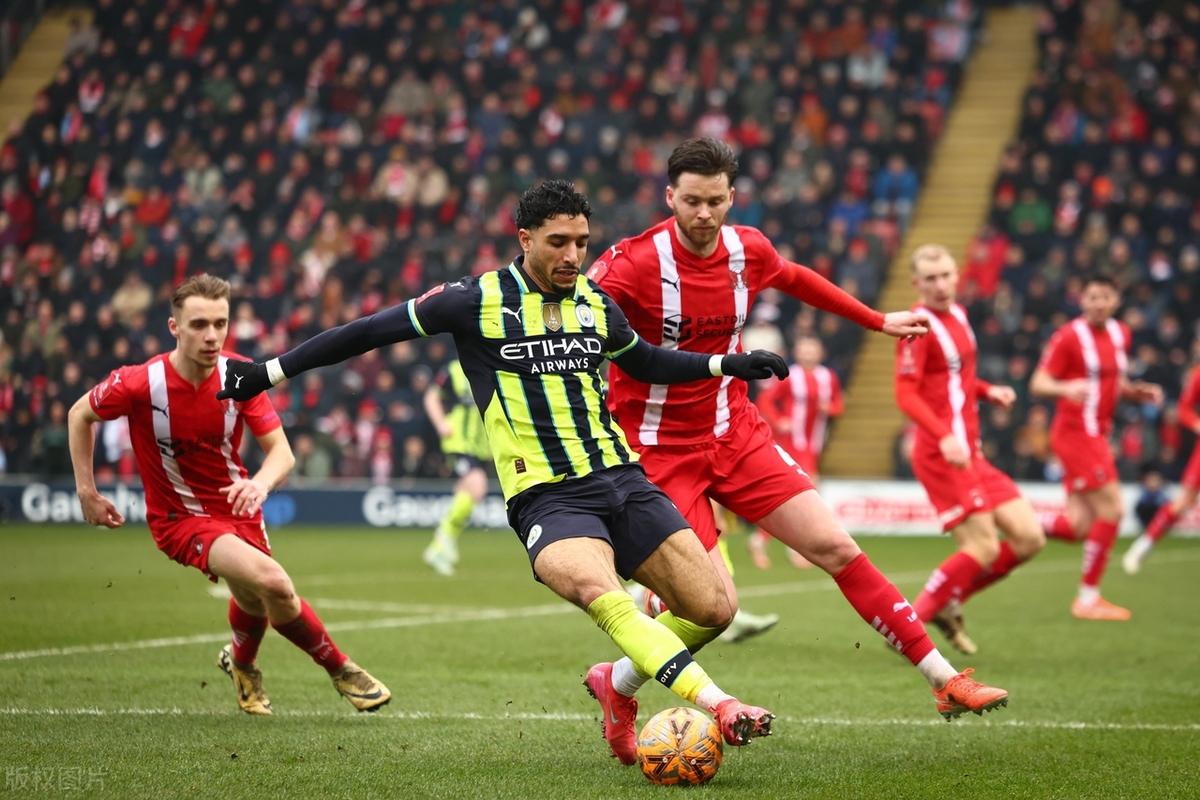 关于曼城全面击败对手，晋级无忧的信息