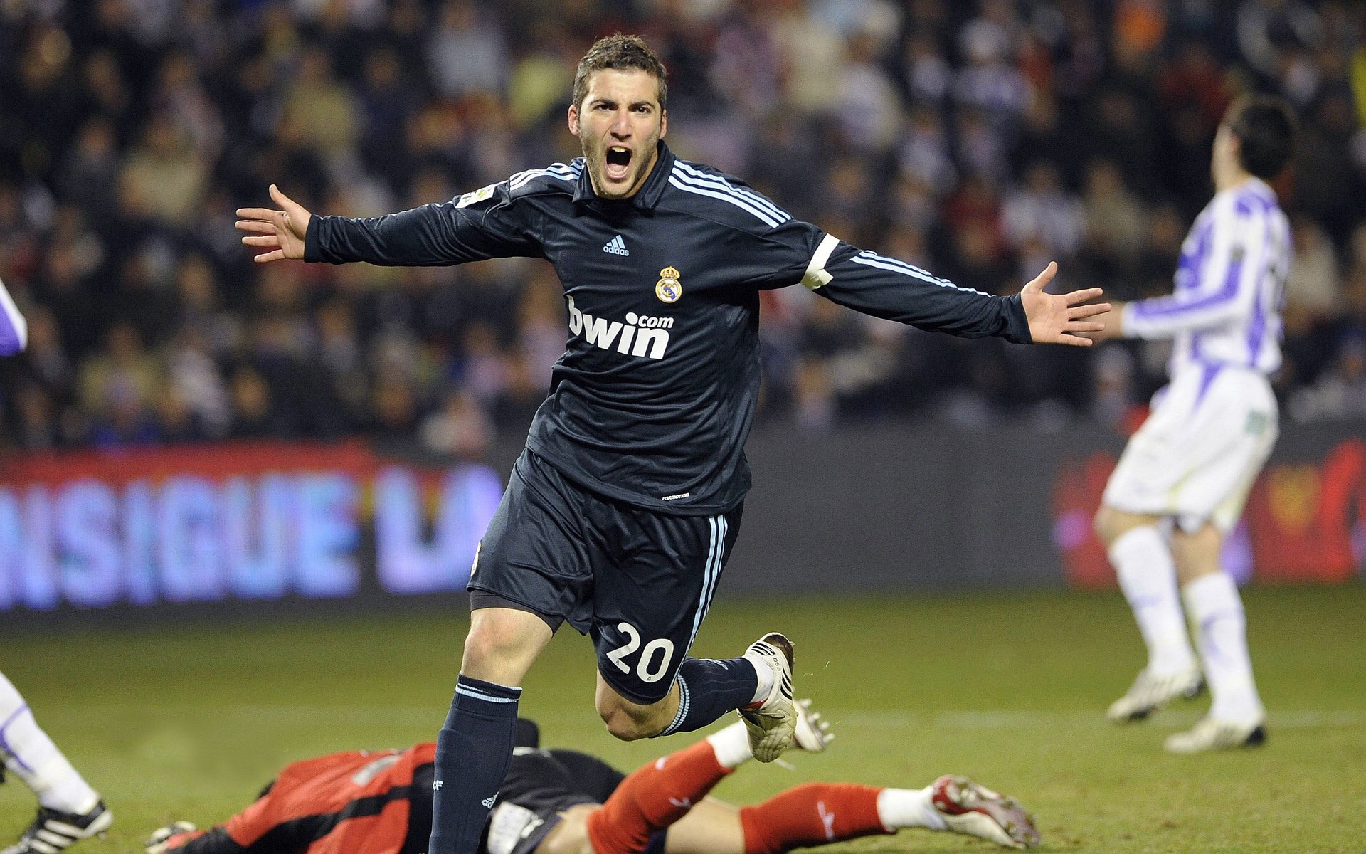 意甲焦点战，国际米兰决胜局带走那不勒斯，蓝黑军团展现冠军底蕴