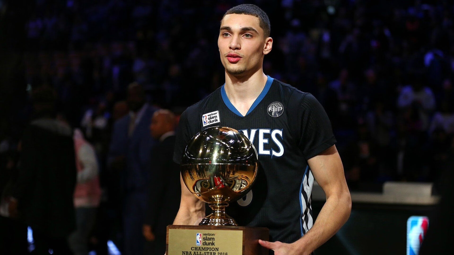 绿茵场与篮球场的双城记，德甲争冠焦点战与辽宁队制霸太阳的竞技哲学