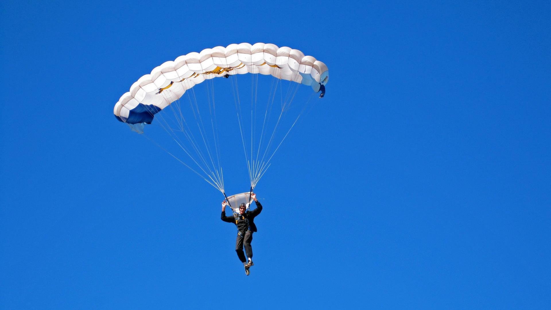 黄蜂封锁北京队，布克在F1街道赛接管比赛