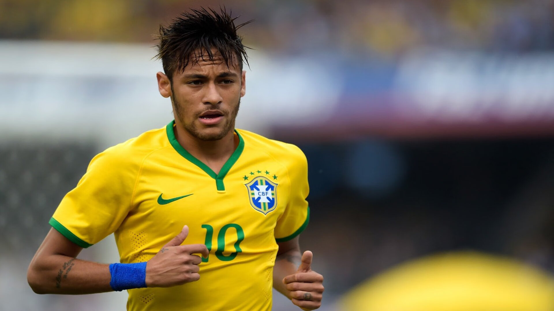 绿茵场险胜与乒乓台高光，跨越时空的竞技之美